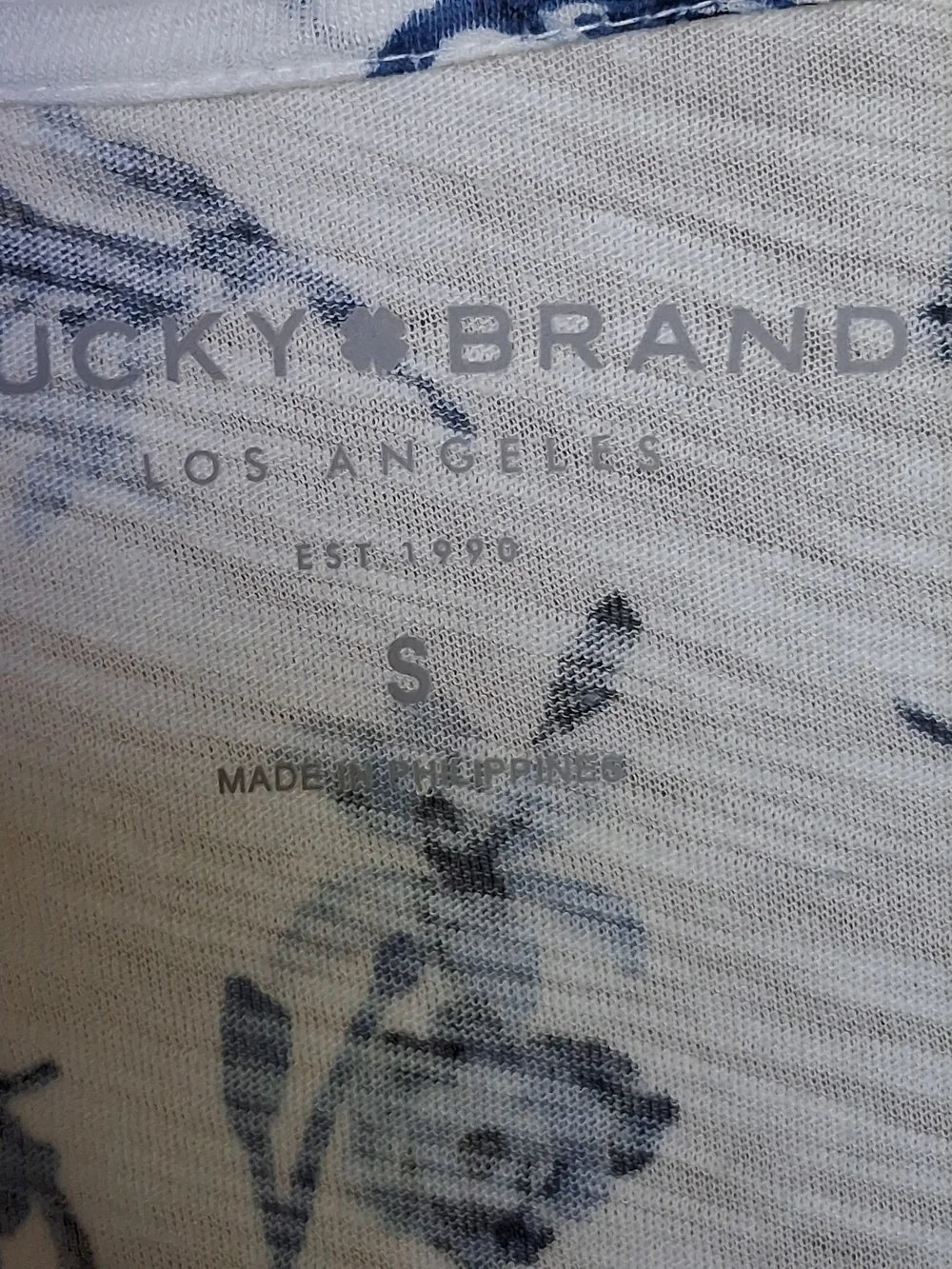 Lucky Brand Women's Blue & White Floral V-Neck Tshirt; Size S - Picture 3 of 5
